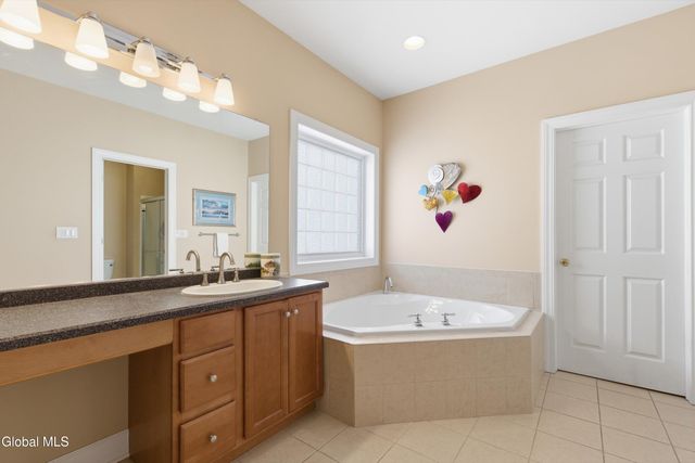 5 Westbury Drive, Saratoga Springs, NY 12866