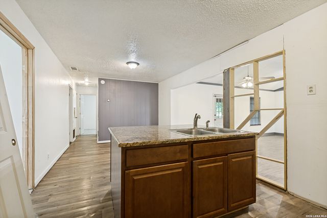 12017 FOREST NOOK CT, Live Oak, TX 78233