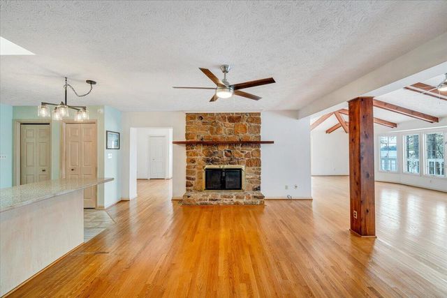 223 Lee DR, Huddleston, VA 24104