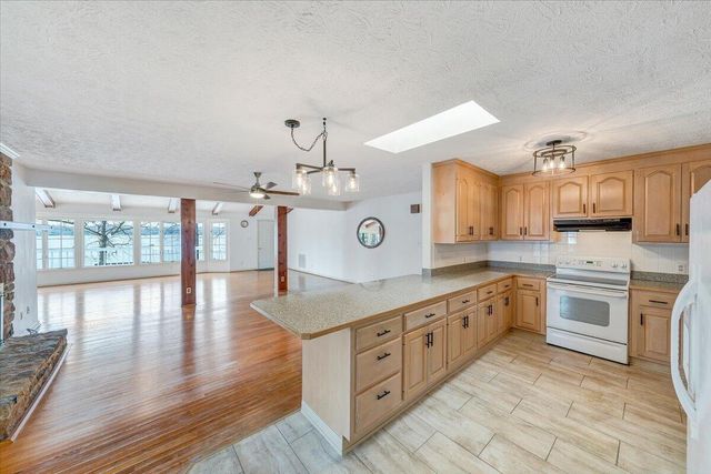 223 Lee DR, Huddleston, VA 24104