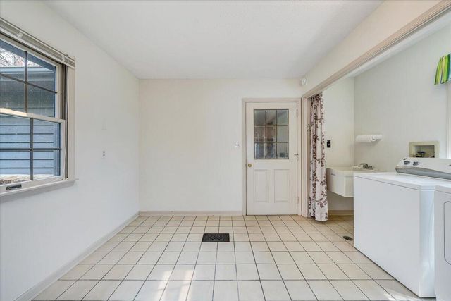 223 Lee DR, Huddleston, VA 24104