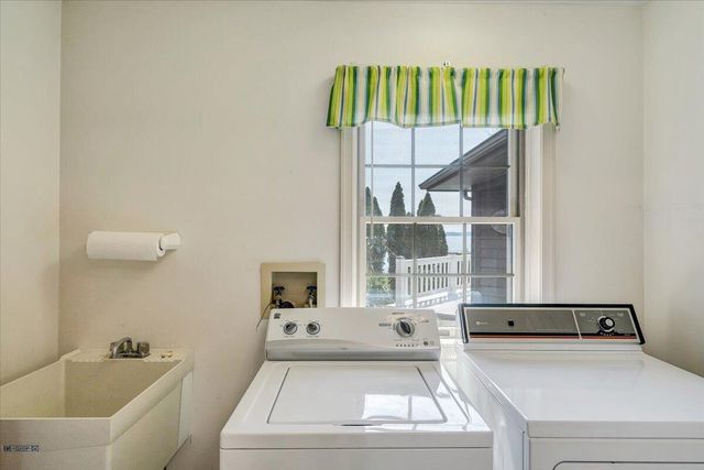 223 Lee DR, Huddleston, VA 24104