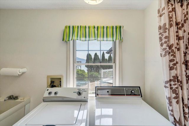 223 Lee DR, Huddleston, VA 24104