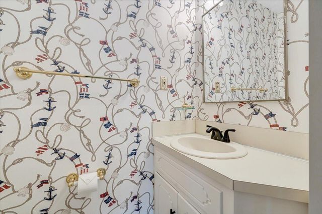 223 Lee DR, Huddleston, VA 24104