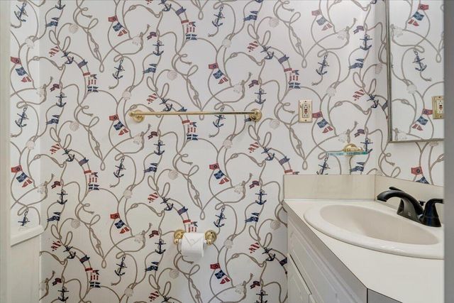 223 Lee DR, Huddleston, VA 24104