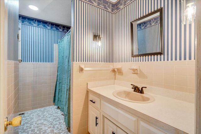 223 Lee DR, Huddleston, VA 24104