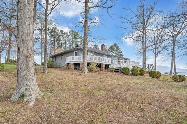 223 Lee DR, Huddleston, VA 24104