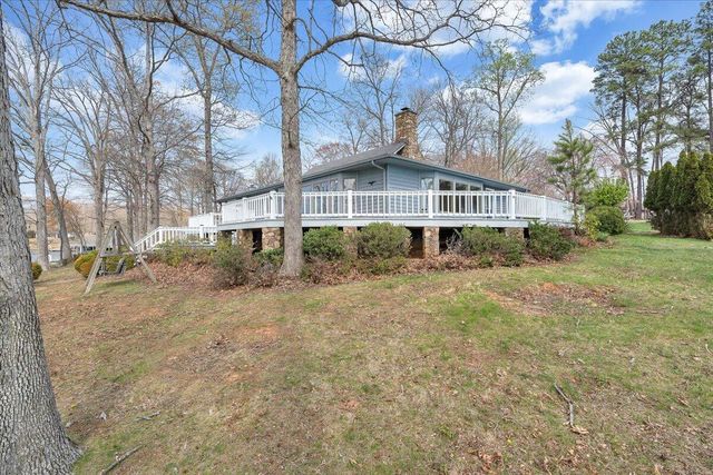 223 Lee DR, Huddleston, VA 24104