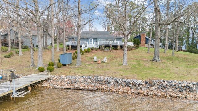 223 Lee DR, Huddleston, VA 24104