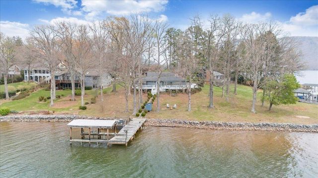 223 Lee DR, Huddleston, VA 24104