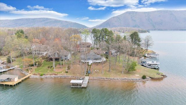 223 Lee DR, Huddleston, VA 24104