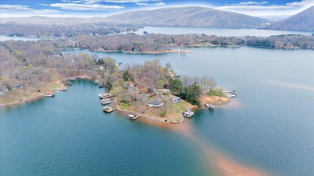 223 Lee DR, Huddleston, VA 24104