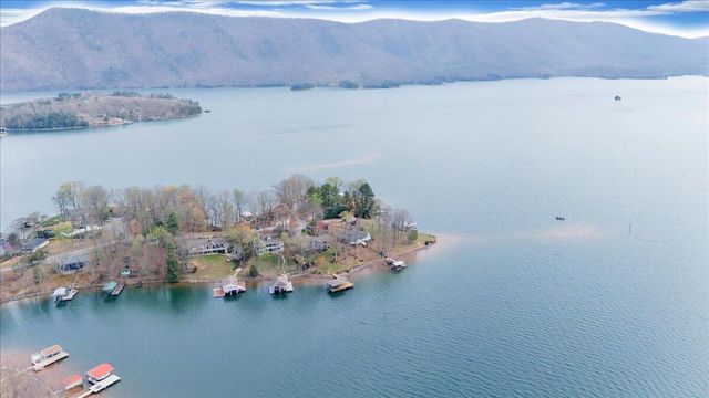 223 Lee DR, Huddleston, VA 24104