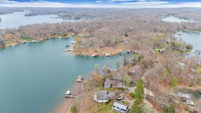 223 Lee DR, Huddleston, VA 24104