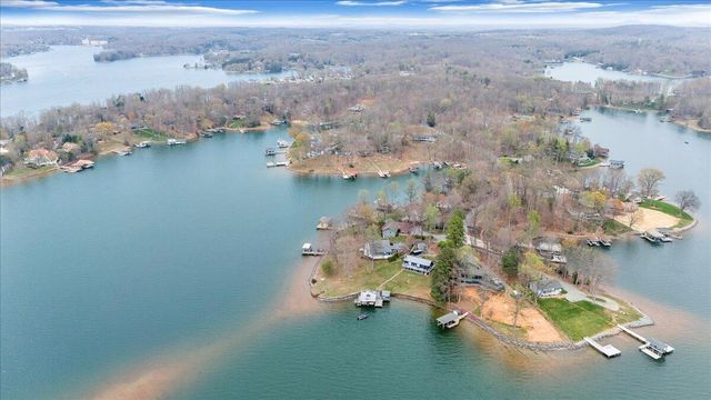 223 Lee DR, Huddleston, VA 24104