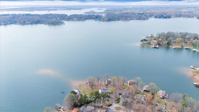 223 Lee DR, Huddleston, VA 24104