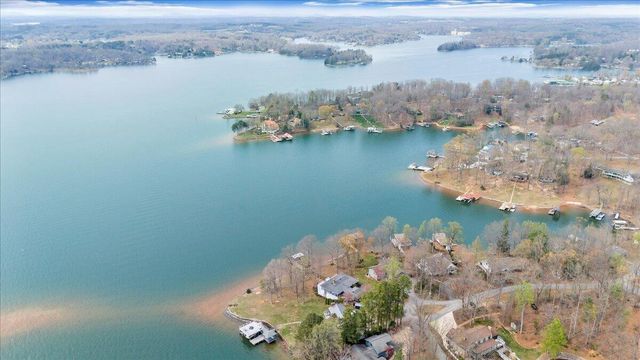 223 Lee DR, Huddleston, VA 24104