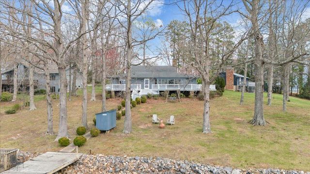 223 Lee DR, Huddleston, VA 24104