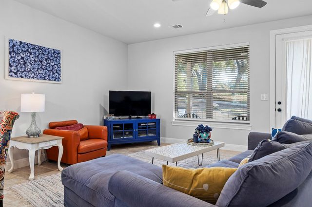 575 Demarett DR, Point Venture, TX 78645