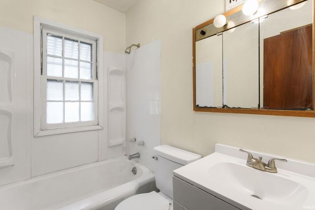 902 Sylvan Lane, South Bend, IN 46619