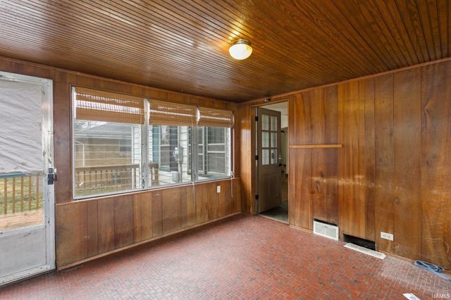 902 Sylvan Lane, South Bend, IN 46619