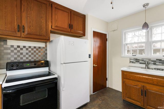 902 Sylvan Lane, South Bend, IN 46619