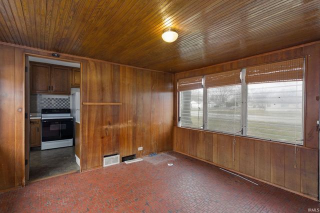 902 Sylvan Lane, South Bend, IN 46619