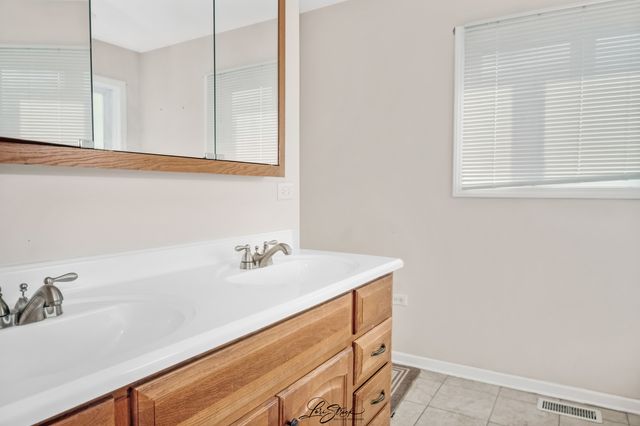 12704 S Muskegon Avenue, Chicago, IL 60633