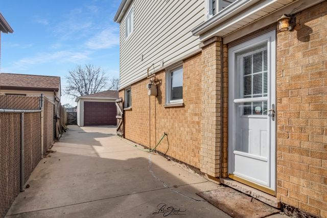 12704 S Muskegon Avenue, Chicago, IL 60633