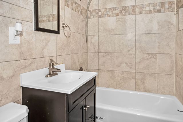 12704 S Muskegon Avenue, Chicago, IL 60633