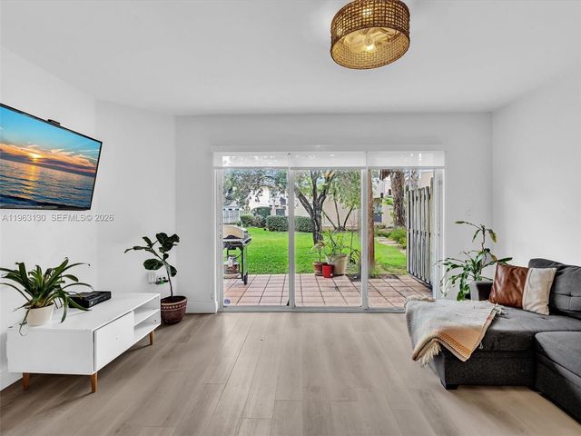 2237 NW 171st Ter, Pembroke Pines, FL 33028