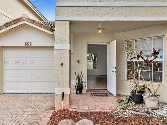 2237 NW 171st Ter, Pembroke Pines, FL 33028