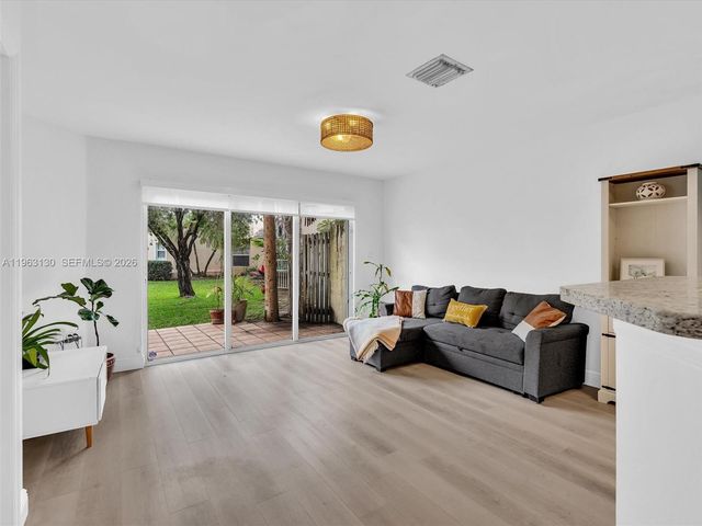 2237 NW 171st Ter, Pembroke Pines, FL 33028