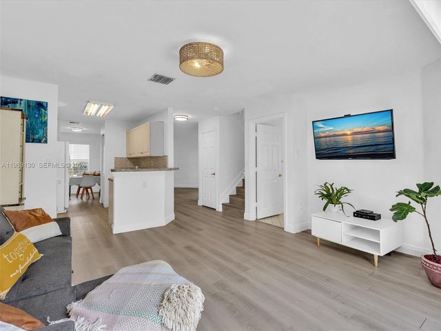 2237 NW 171st Ter, Pembroke Pines, FL 33028