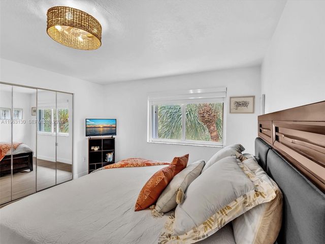 2237 NW 171st Ter, Pembroke Pines, FL 33028