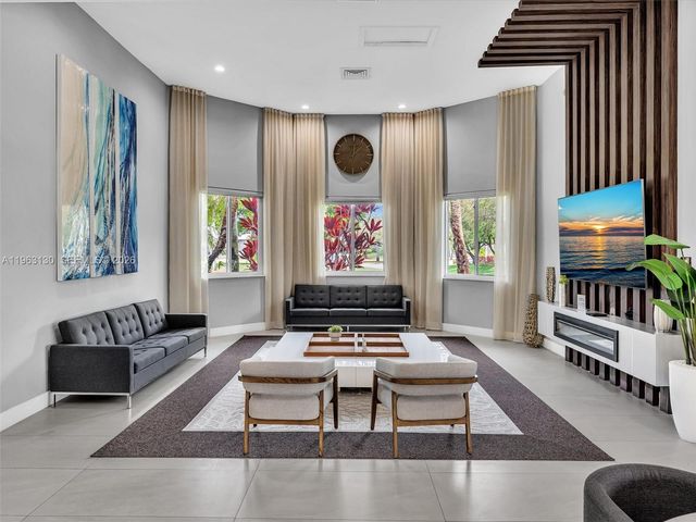 2237 NW 171st Ter, Pembroke Pines, FL 33028