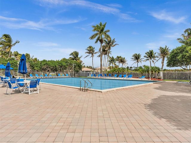 2237 NW 171st Ter, Pembroke Pines, FL 33028