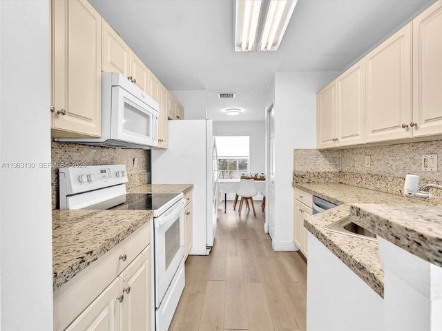 2237 NW 171st Ter, Pembroke Pines, FL 33028