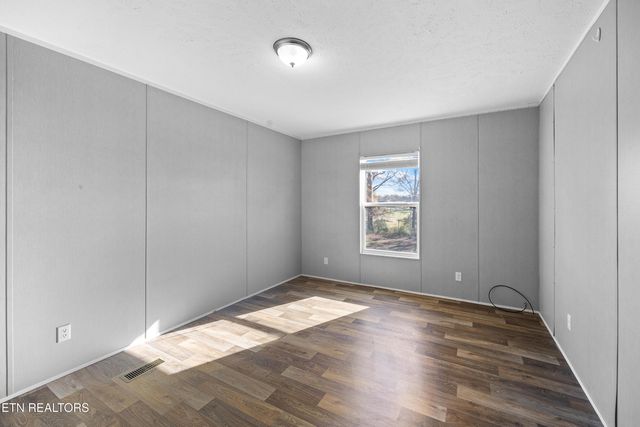 273 Co Rd 364, Niota, TN 37826