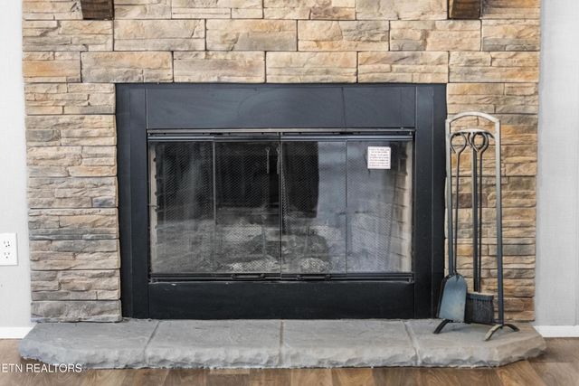 273 Co Rd 364, Niota, TN 37826