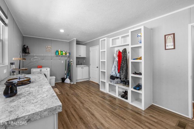 273 Co Rd 364, Niota, TN 37826