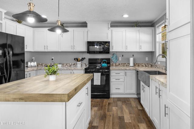 273 Co Rd 364, Niota, TN 37826