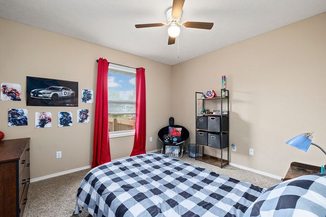 827 N Franklin Avenue, Republic, MO 65738