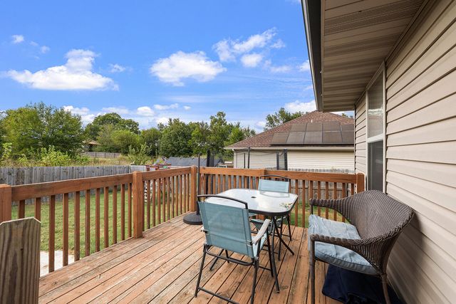 827 N Franklin Avenue, Republic, MO 65738
