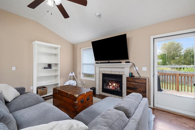 827 N Franklin Avenue, Republic, MO 65738