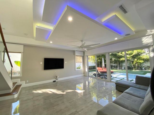 255 NE 3rd Court, Boca Raton, FL 33432