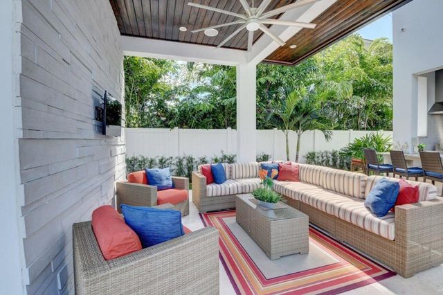 255 NE 3rd Court, Boca Raton, FL 33432