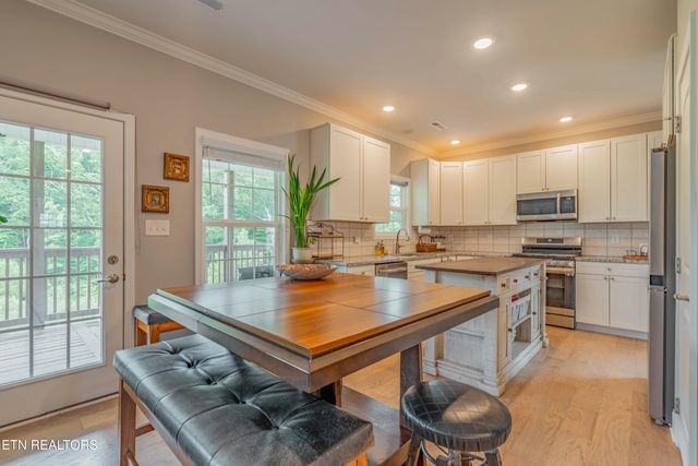 3225 Oakwood Hills Lane, Knoxville, TN 37931
