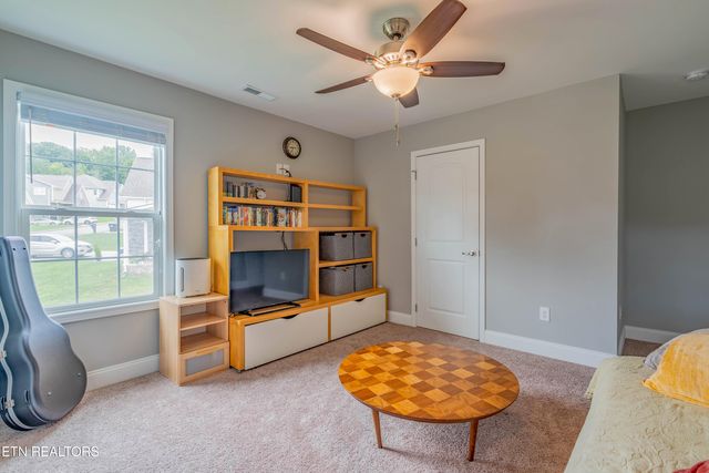3225 Oakwood Hills Lane, Knoxville, TN 37931