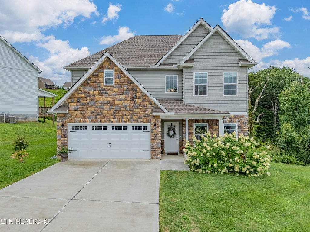 3225 Oakwood Hills Lane, Knoxville, TN 37931